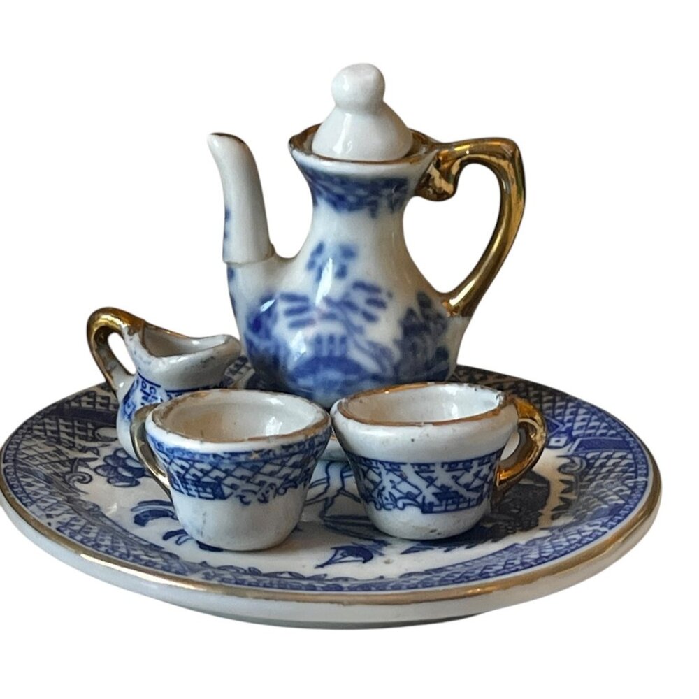 Miniature Blue Willow Pattern Dollhouse Tea Set Porcelain 7-Piece Collectible W/